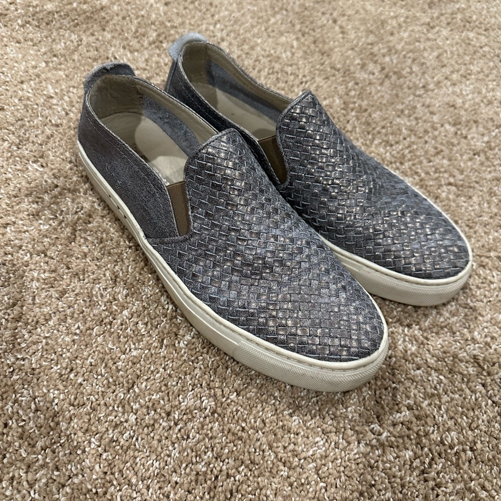 Flexx Silver slip on sneaker , grey/metallic size 8